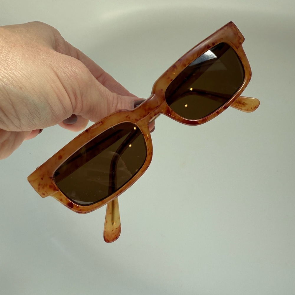 Elegant Tortoise Shell Sunglasses